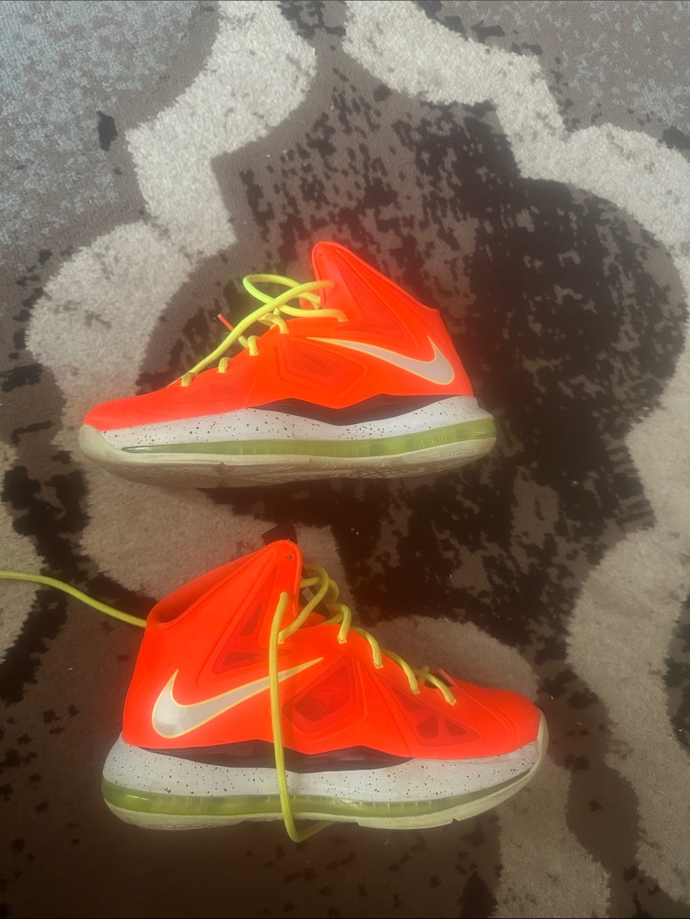 NIKE LEBRON 10 GS 'BRIGHT CRIMSON' 543564-800